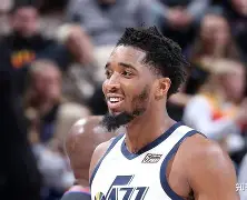 女子双手双脚被绑自救逃生